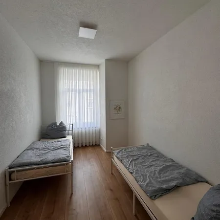 2 Bedroom At Train Station Apartamento