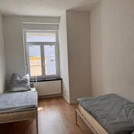 2 Bedroom At Train Station