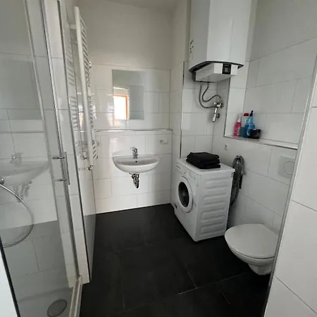 2 Bedroom At Train Station